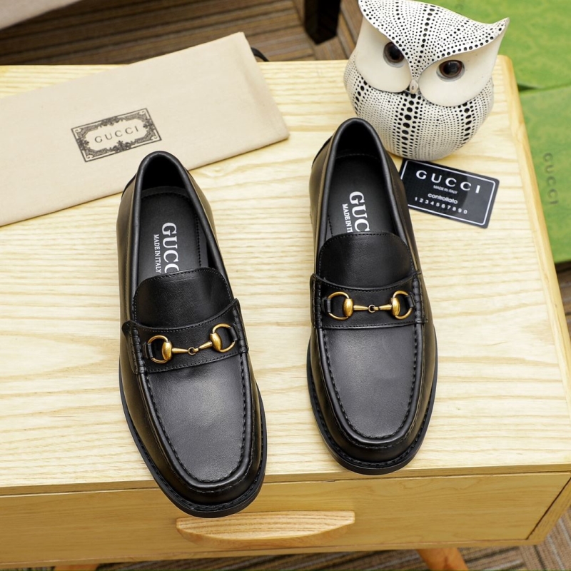 G*u*i leather shoes